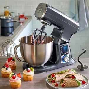 Pampered Chef mixer with shield